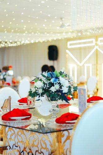 carousel-hero-element image-0